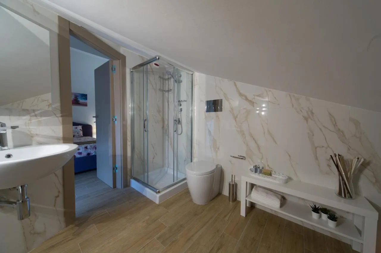 Slow Chic Apartment Beb Policlinico Mesina 0*,  Italia